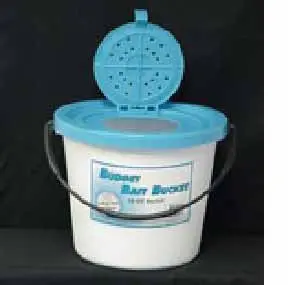 Challenge 10-Quart Single-Piece Plastic Minnow Bucket