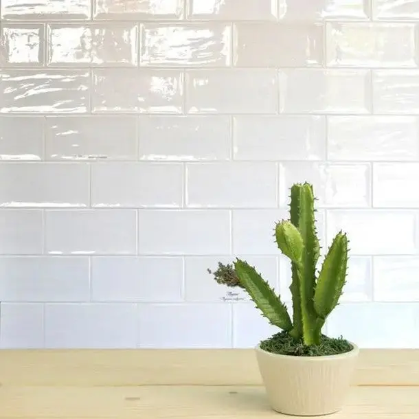 Soft White Metro Tile – 100x200mm Gloss Finish